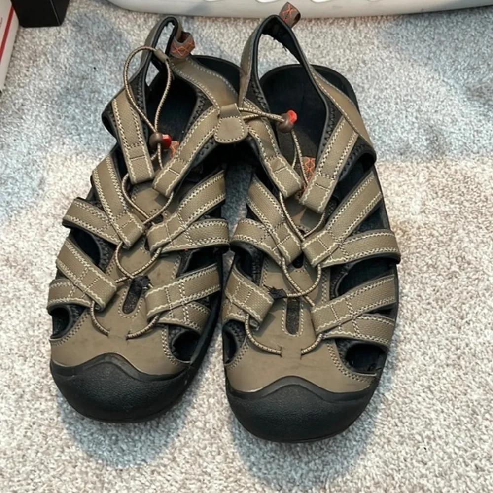 Ozark Trail shies Mens sz 12